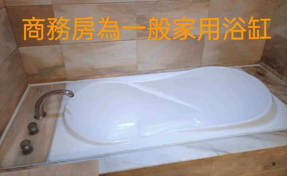 Мотель 御花園商務旅舘虎尾舘-金花園汽車旅舘066 Huwei Экстерьер фото